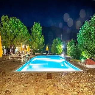 Pegasus Studios Karavádhos 2*,